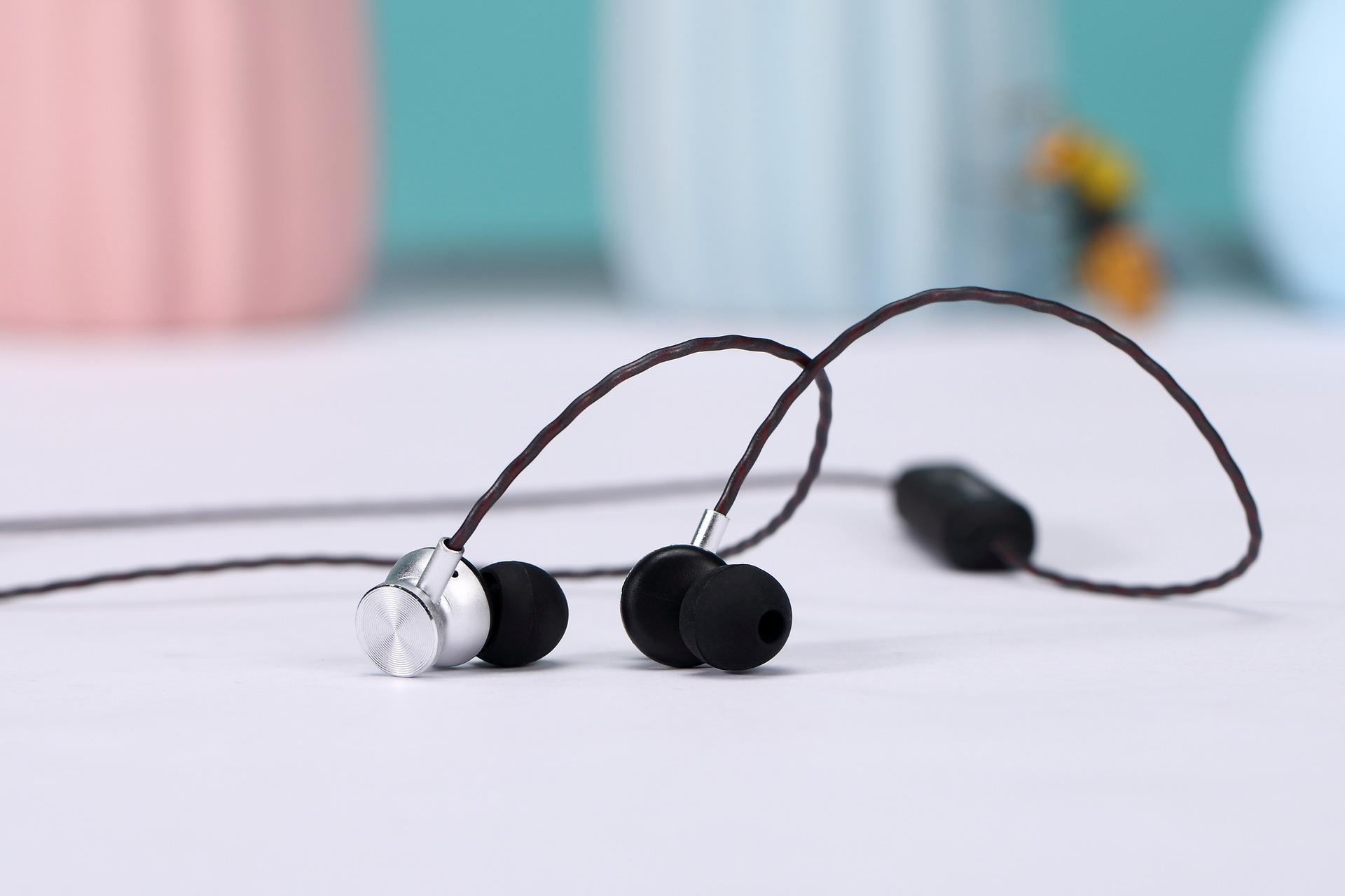 入耳式运动耳机品牌排行 入耳式运动耳机怎么连接手机